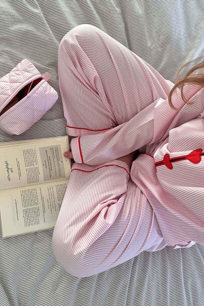 Dames tweedelige pyjama set met hartjes knoopjes
