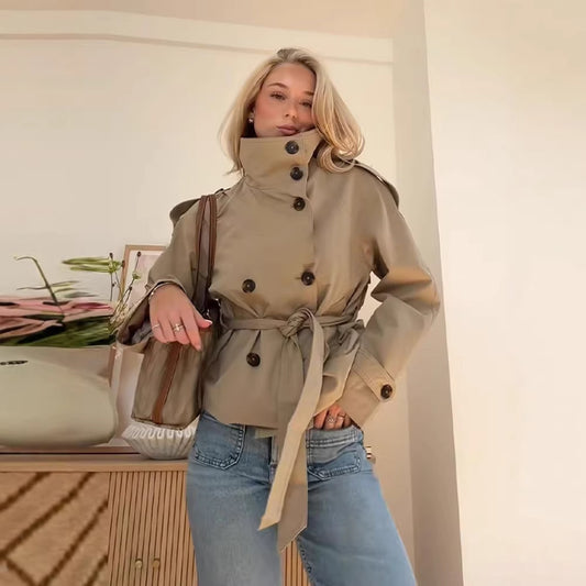 Dubbelrijige Trenchcoat met Ceintuur, Retro Kraag