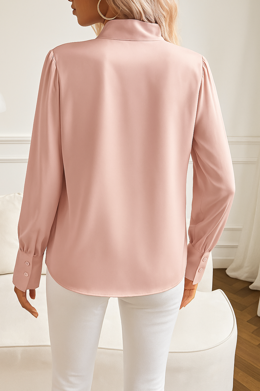 Damesblouse met strikhals en pofmouwen