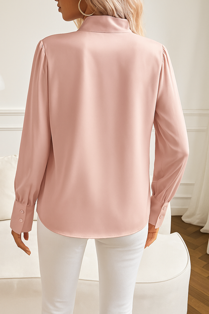 Damesblouse met strikhals en pofmouwen