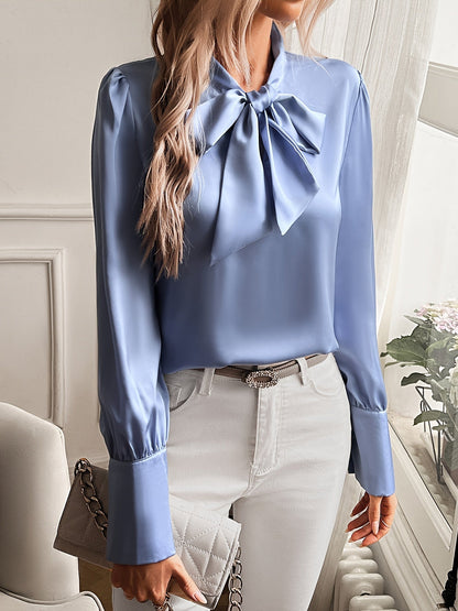Damesblouse met strikhals en pofmouwen